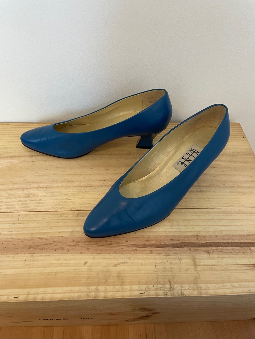 Vintage Blue Nine West Leather pumps
